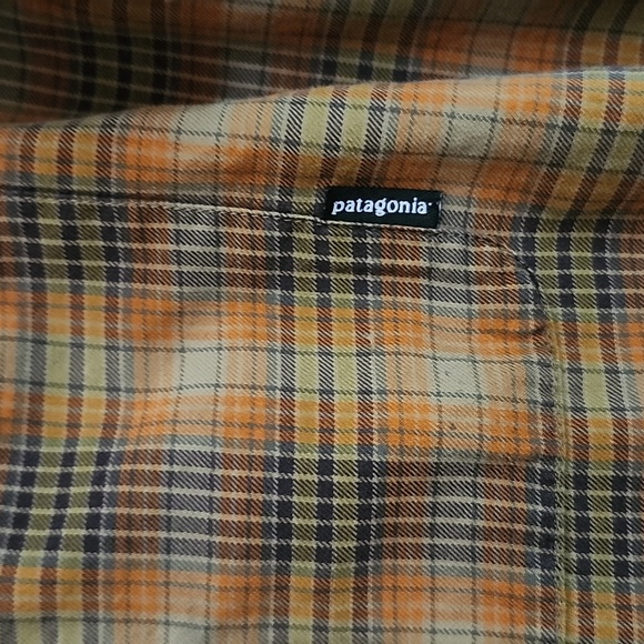 Patagonia Men's Brown Plaid Shirt - Picture 3 of 6